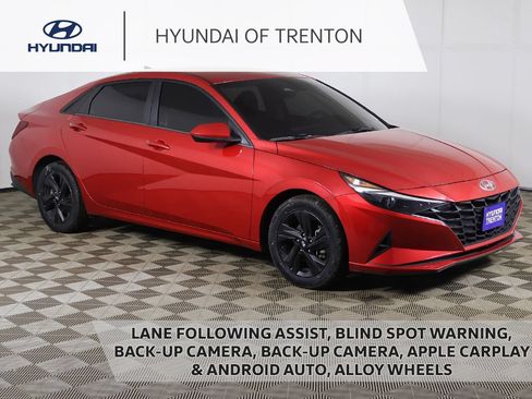 Used 2023 Hyundai Elantra SEL w/ Preferred Accessory Package FWD image 1
