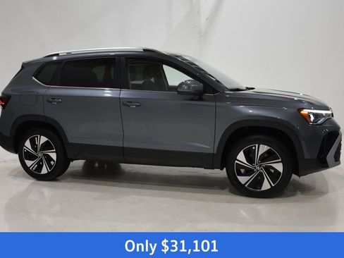 New 2026 Volkswagen Taos SE AWD/4WD image 3
