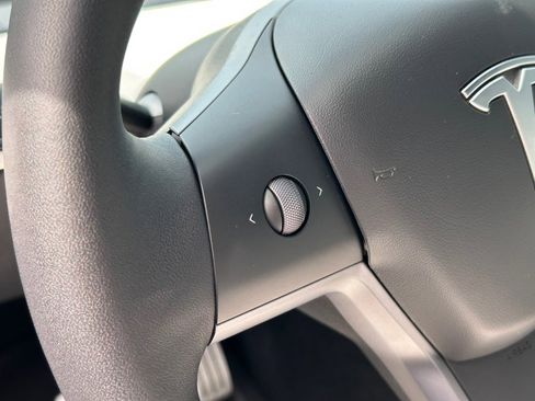 Used 2022 Tesla Model Y Performance image 19