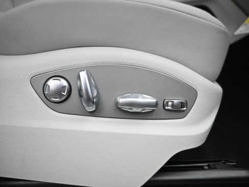 New 2025 Porsche Macan image 13