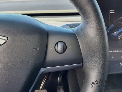 Used 2023 Tesla Model Y Long Range AWD/4WD image 14