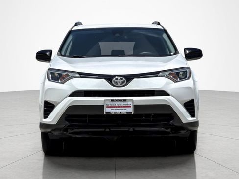 Used 2018 Toyota RAV4 LE FWD image 8