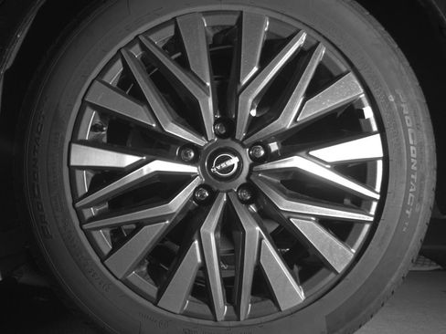 Used 2025 Nissan Altima 2.5 SV image 14