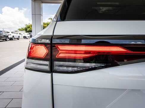 New 2026 Volkswagen Tiguan SE FWD image 15