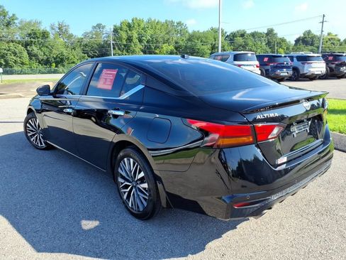 Used 2024 Nissan Altima 2.5 SV w/ SV Premium Package FWD image 19