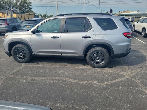 New 2025 Honda Pilot TrailSport image 11