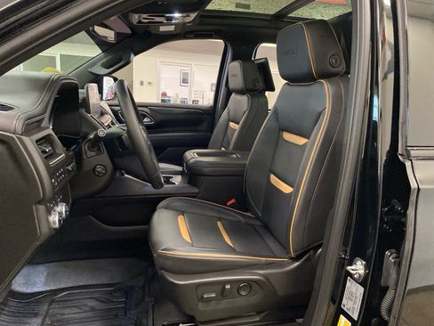 Used 2024 GMC Yukon XL AT4 w/ Technology Package image 18