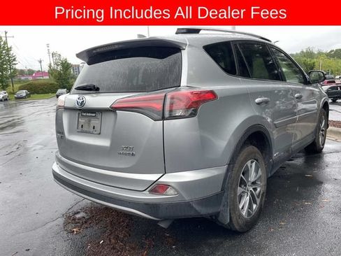 Used 2017 Toyota RAV4 XLE AWD/4WD image 7