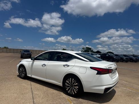 Certified 2025 Nissan Altima 2.5 SV FWD image 12