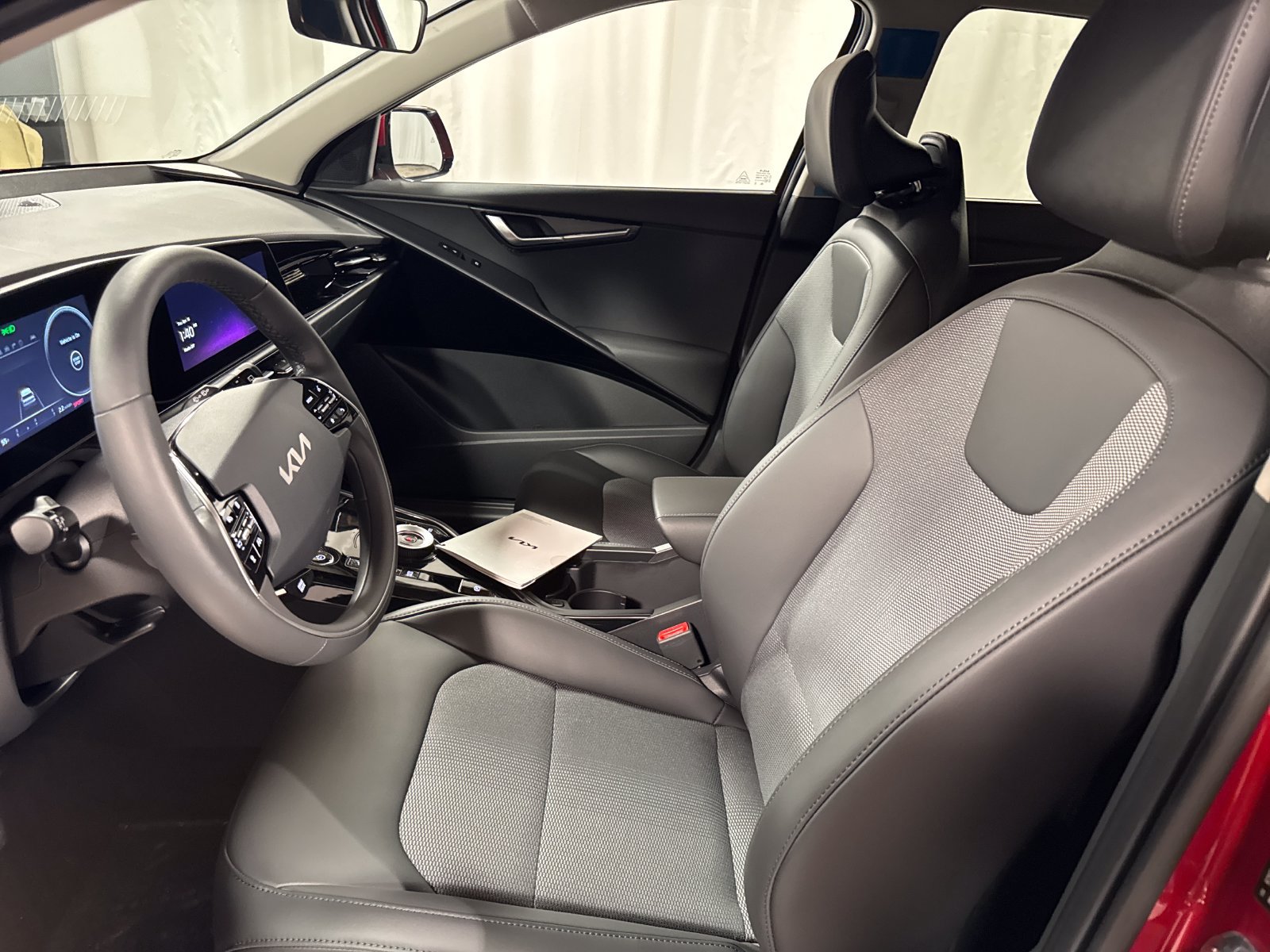 New 2026 Kia Niro Wind w/ Wind Preserve Package FWD image 3
