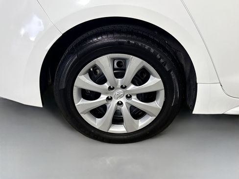Used 2022 Toyota Corolla LE FWD image 32