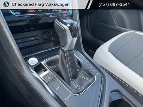 Used 2025 Volkswagen Taos SE FWD image 40