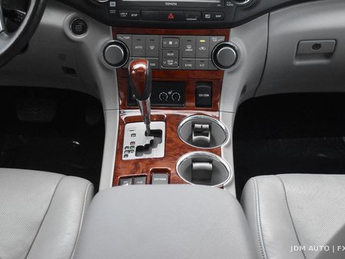 Used 2012 Toyota Highlander Limited w/ Tow Pkg AWD/4WD image 25