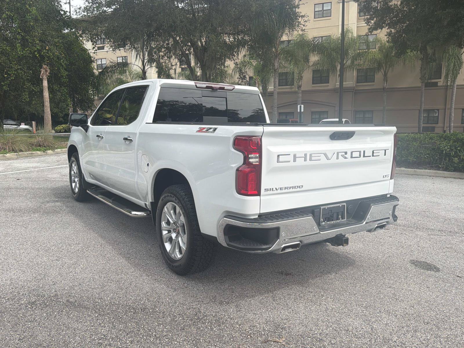 Used 2023 Chevrolet Silverado 1500 LTZ w/ LTZ Premium Package AWD/4WD image 5