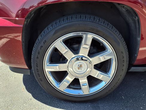 Used 2010 Cadillac Escalade Premium AWD/4WD image 5