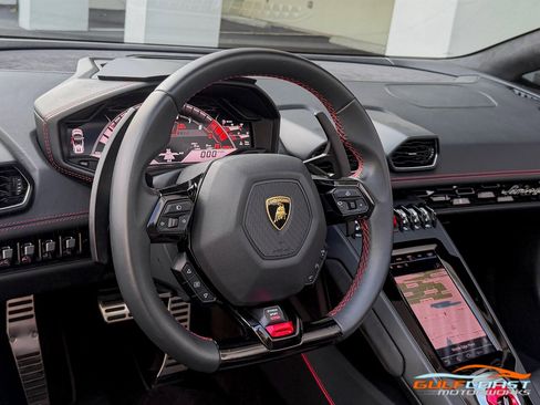 Used 2020 Lamborghini Huracan EVO image 13