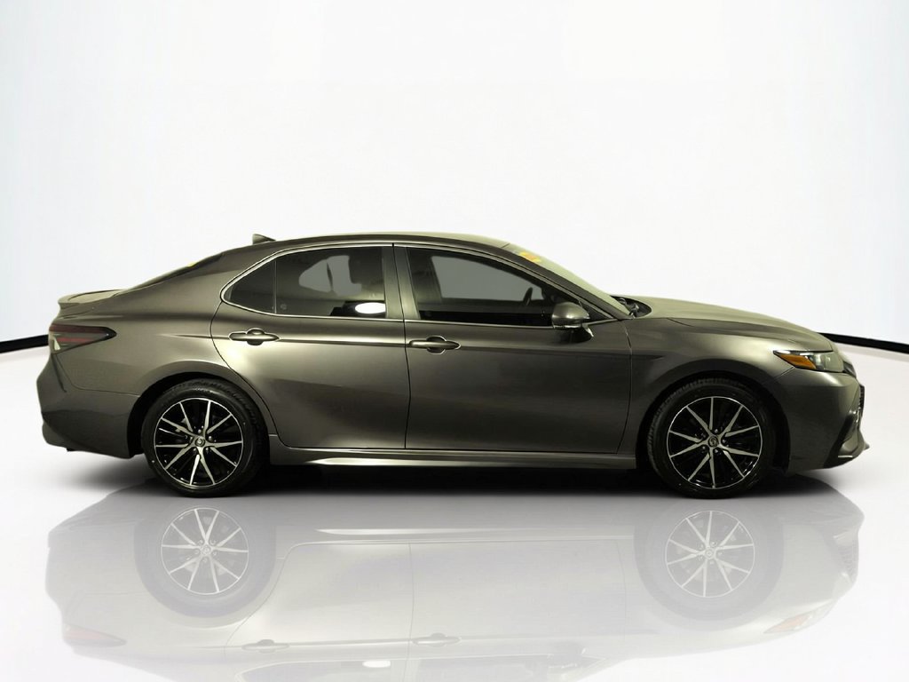 Used 2022 Toyota Camry SE FWD image 5