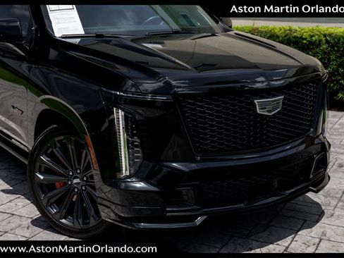 Used 2025 Cadillac Escalade V AWD/4WD image 30