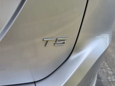 Used 2015 Volvo XC60 T5 Premier w/ Proximity Package image 9