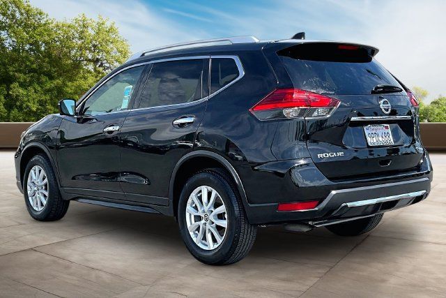 Certified 2017 Nissan Rogue SV w/ SV Premium Package AWD/4WD image 4