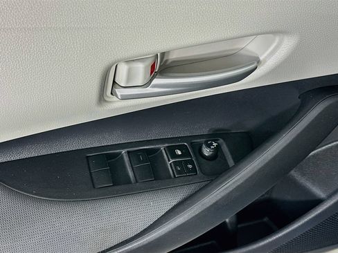 Used 2020 Toyota Corolla LE FWD image 24