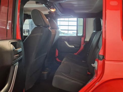 Used 2013 Jeep Wrangler Unlimited Sahara AWD/4WD image 13