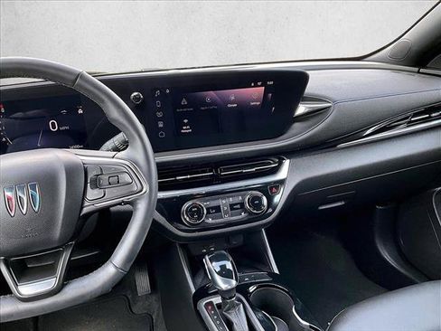 Used 2025 Buick Envista Sport Touring w/ Convenience I Package FWD image 8