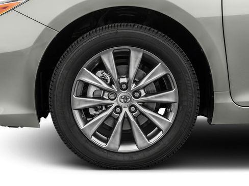 Used 2016 Toyota Camry XLE w/ Moonroof Package FWD image 14