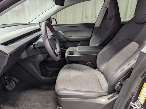 Used 2026 Tesla Model Y 2WD image 10