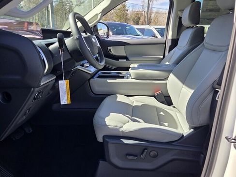 New 2026 Ford Expedition Active image 6