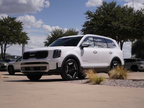 Used 2024 Kia Telluride EX w/ EX Captain's Chair Package FWD image 7