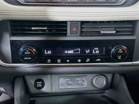 Used 2025 Nissan Rogue SV FWD image 23