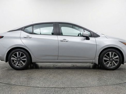 Used 2025 Nissan Versa SV FWD image 11