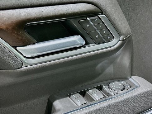 New 2026 GMC Sierra 2500 Denali w/ Denali Reserve Package image 17