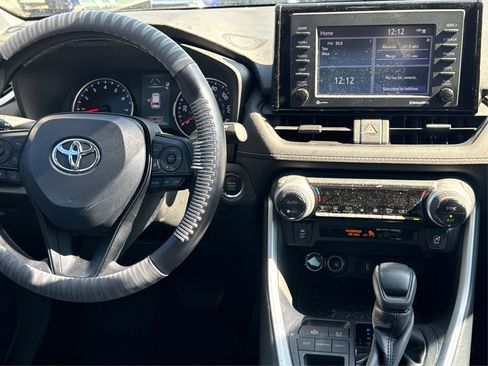 Used 2022 Toyota RAV4 XLE image 19