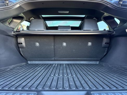 Used 2023 Toyota Venza Limited image 19