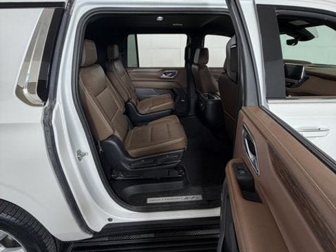 Used 2024 Chevrolet Suburban High Country w/ Max Trailering Package AWD/4WD image 6