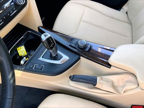 Used 2018 BMW 320i Sedan image 17