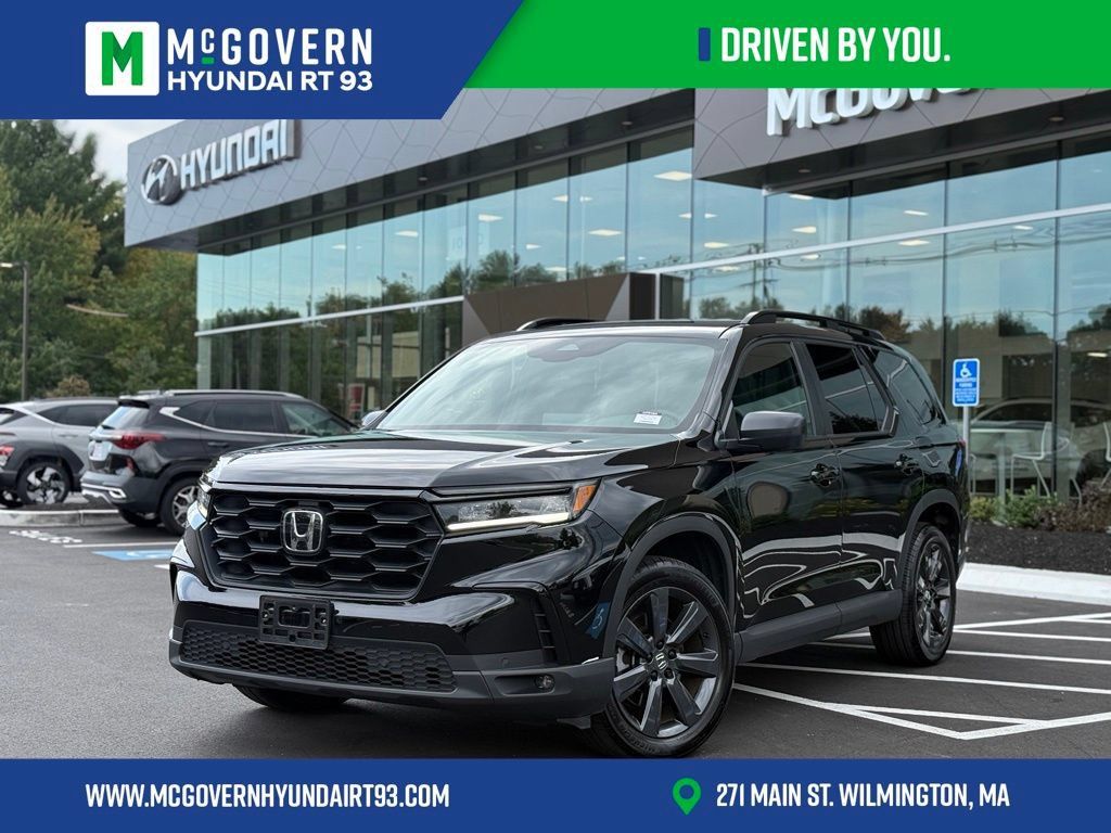 Used 2025 Honda Pilot Sport image 1