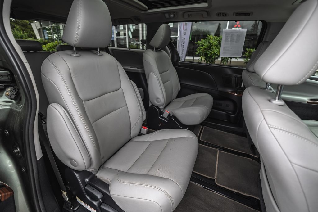 Used 2020 Toyota Sienna Limited AWD/4WD image 29