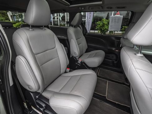 Used 2020 Toyota Sienna Limited AWD/4WD image 29