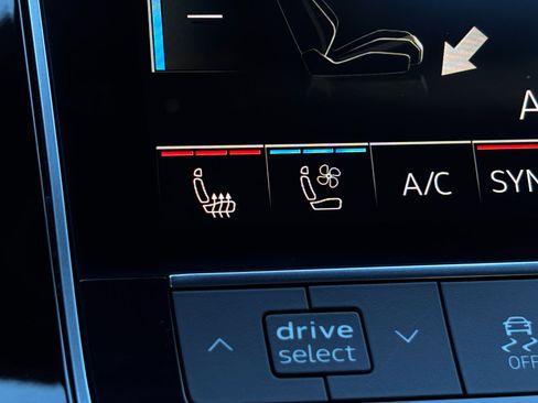 Used 2021 Audi Q7 3.0T Prestige w/ Prestige Package image 3