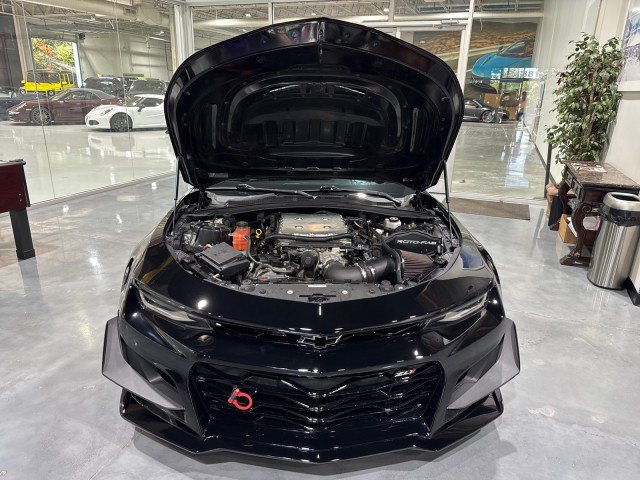 Used 2018 Chevrolet Camaro ZL1 RWD image 28