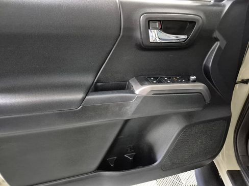 Used 2017 Toyota Tacoma TRD Sport w/ Tow Package (A/T) image 13