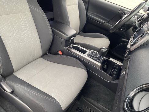 Used 2020 Toyota Tacoma TRD Sport w/ Technology Package image 10