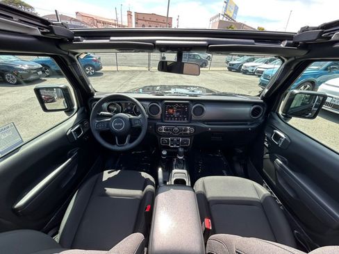 Used 2023 Jeep Wrangler Unlimited w/ Sun & Screen Package AWD/4WD image 36