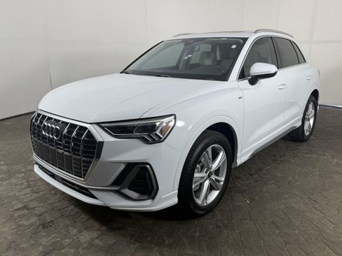 Used 2024 Audi Q3 2.0T Premium Plus w/ Premium Plus Package AWD/4WD image 3