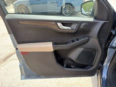 Used 2020 Ford Escape Titanium FWD image 18
