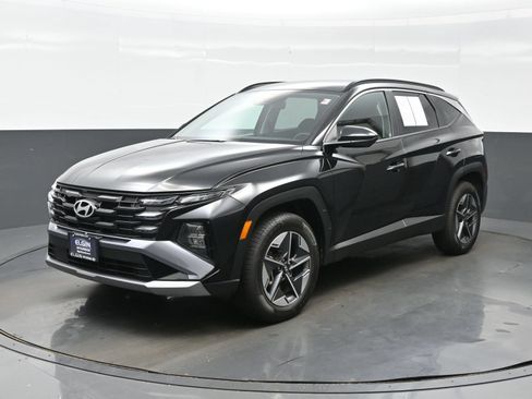 Certified 2025 Hyundai Tucson SEL AWD/4WD image 2