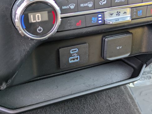 Used 2021 Ford F150 Lariat image 31